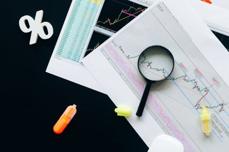 The Role of Technical Analysis Tools in Online Stock Trading